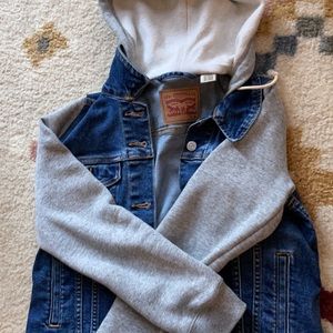 Levi Hooded Jean Jacket NWOT